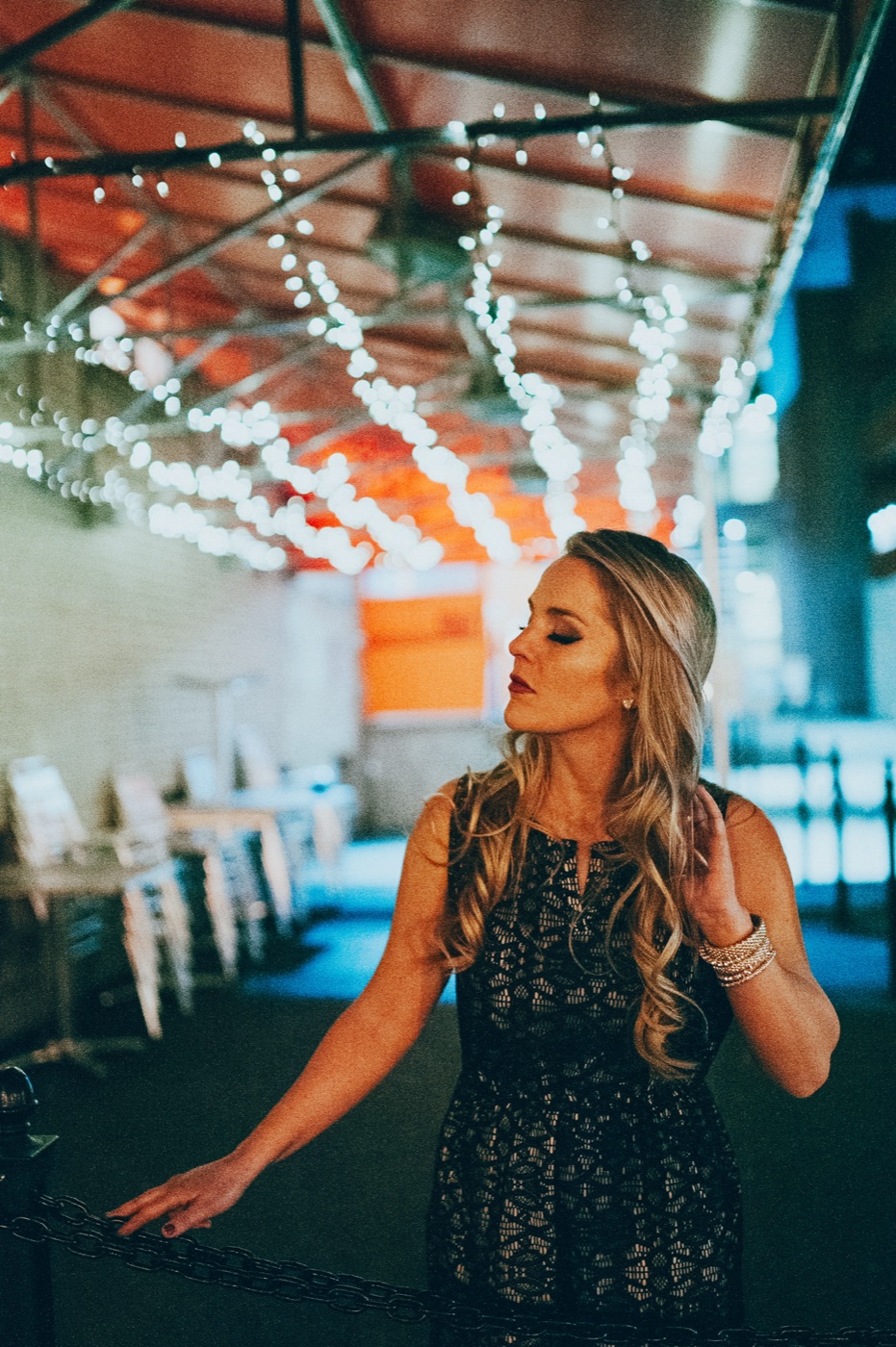 Jennifer Hopper performing live